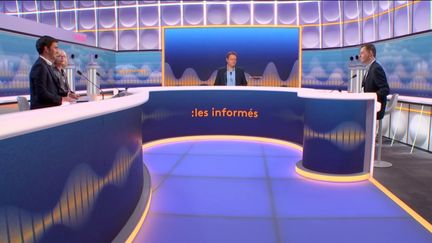 Autour de Marc Fauvelle et Renaud Dély, les informés débattent de l'actualité, jeudi 8 décembre 2022. (FRANCEINFO / RADIOFRANCE)