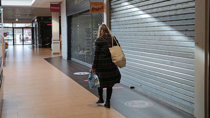 Dans un centre commercial à Brest, le 1er février 2021. Photo d'illustration. (LIONEL LE SAUX / MAXPPP)