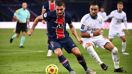 Marco Verratti, ici devant Dimitri Payet, ne sera pas sur le terrain ce soir contre Metz. (FRANCK FIFE / AFP)