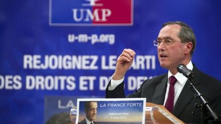 Claude Guéant fait campagne pour Nicolas Sarkozy, à Velaine-en-Haye (Meurthe-et-Moselle), le 2 mars 2012. (AFP - Sébastien Bozon)