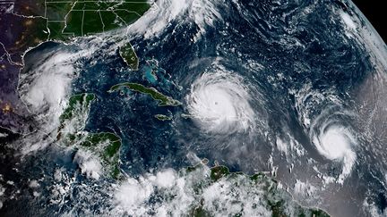 Une image satellite montre les ouragans Irma et José, jeudi 7 septembre 2017.&nbsp; (JOSE ROMERO / NOAA/RAMMB / AFP)