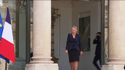 Remaniement : l'avenir d'Elisabeth Borne à Matignon en suspens (franceinfo)