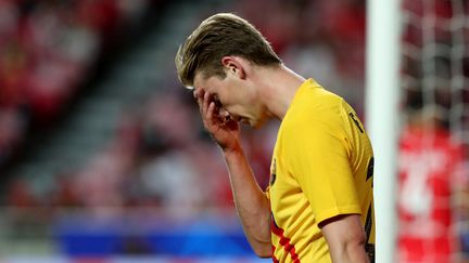 Frenkie de Jong lors de la défaite du FC Barcelone sur la pelouse de Benfica, le 29 septembre (PEDRO FIUZA / NURPHOTO)