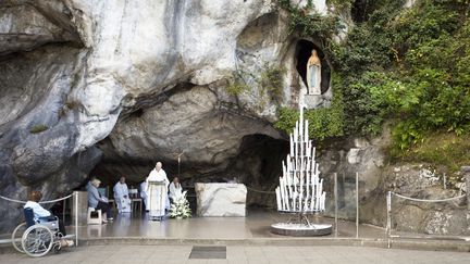 La grotte de Lourdes (Hautes-Pyr&eacute;n&eacute;es), le 15 mai 2012. (CALLE MONTES / PHOTONONSTOP / AFP)