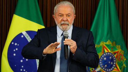 Le président brésilien, Lula, s'exprime lors d'une rencontre avec des gouverneurs, le 27 janvier 2023, à Brasilia (Brésil). (WILTON JUNIOR / ESTADAO CONTEUDO / AFP)