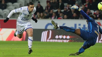 Le but du Troyen Jessy Pi, contre Lille, le 23 janvier 2016, au stade Pierre-Mauroy de Villeneuve d'Asq. (MAXPPP)