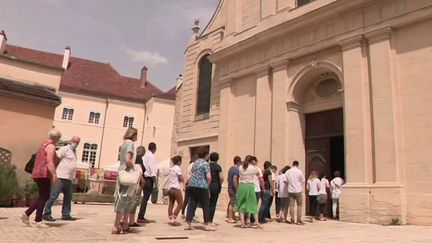 Disparition de l'urgentiste Eric Loupiac : ses proches se recueillent un an après (France 3)