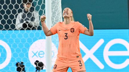 Stefanie van der Gragt célèbre son but face au Portugal, lors de Pays-Bas-Portugal (1-0), à Dunedin en Nouvelle-Zélande, le 23 juillet 2023. (SANKA VIDANAGAMA / AFP)