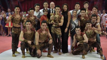 Festival du cirque de Monaco : la troupe acrobatique de Shanghai, le prince Albert et la princesse Stéphanie de Monaco
 (Charly Gallo/SIPA)