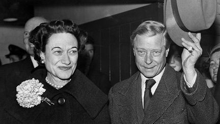 Edward, duc de Windsor, avec sa femme, Wallis Simpson, duchesse de Windsor, le 13 novembre 1956. (AFP)