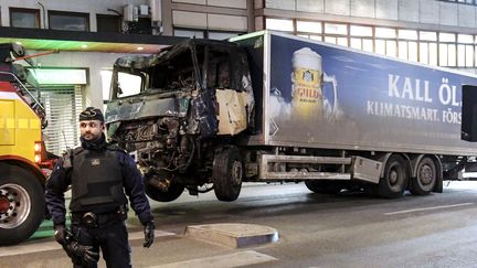 Le camion bélier qui a foncé dans la foule à Stockholm, en avril 2017.&nbsp; (MAJA SUSLIN / TT NEWS AGENCY)