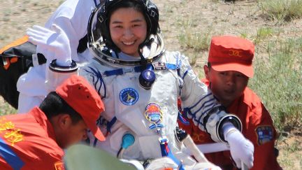 C'est une première dans l'Empire du Milieu : une femme, Liu Yang, fait partie de l’équipage de trois taïkonautes chinois.
 
 (CHINA OUT AFP PHOTO)