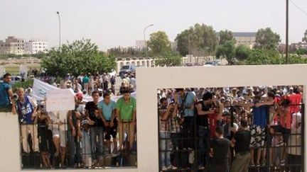 Manifestation  pendant une grève générale le 14 janvier 2012 (à Sidi Bouzid, centre du pays). (AFP - Mokhtar Kahouli)