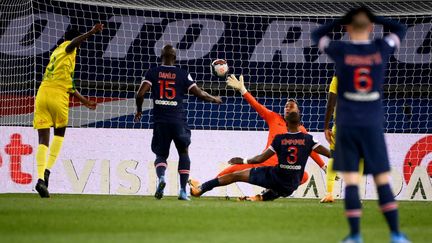 Randal Kolo Muani (Nantes) égalise ici contre le PSG à l'occasion de la 29e journée de Ligue 1, dimanche 14 mars 2021. (FRANCK FIFE / AFP)