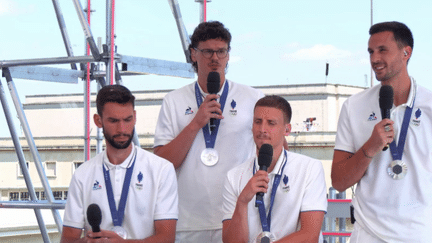 Lundi 5 août, les basketteurs tricolores en 3x3 ont remporté l’argent. Mardi 6 août, Franck Séguéla, Lucas Dussoulier, Timotée Vergiat et Jules Rambaut ont fait le bilan de leur tournoi sur le plateau du 13 Heures. (France 2)