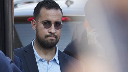 Alexandre Benalla,&nbsp;lors de l'arrivée de l'équipe de France de football championne du monde, à l'aéroport de Roissy-Charles de Gaulle, le 16 juillet 2018. (THOMAS SAMSON / AFP)