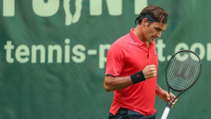 Roger Federer&nbsp;a battu Ilya Ivashka en deux sets au premier tour de Halle, le 14 juin 2021. (FRISO GENTSCH / DPA)