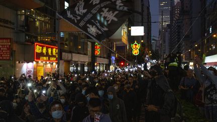 Des manifestants anti-Pékin dans les rues de Hong Kong, dimanche 8 décembre 2019. (ALASTAIR PIKE / AFP)