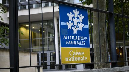 Un centre de la Caisse d’allocations familiales, le 9 juin 2022 à Paris. (MAGALI COHEN / HANS LUCAS)