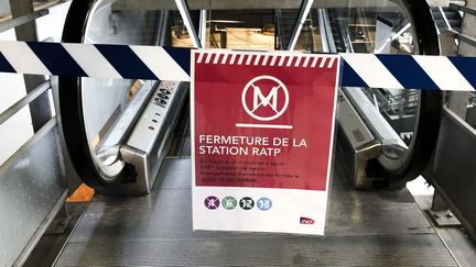 Une station de métro fermée, jeudi 5 décembre 2019 à Paris. (MAXPPP)