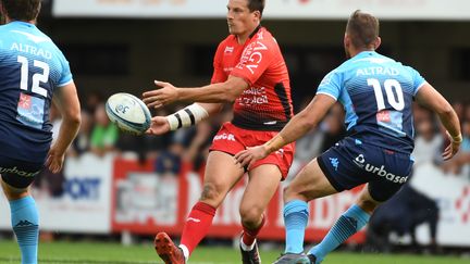 L'ouvreur toulonnais François Trinh-Duc face à son ancienne équipe de Montpellier, et l'ouvreur Aaron Cruden associé à François Steyn ici (PASCAL GUYOT / AFP)