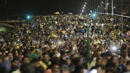 &nbsp; (Des manifestations dans les grandes villes brésiliennes contre Dilma Rousseff - ici à Brasilia © REUTERS / Ricardo Moraes)