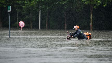 Inondations en Chine : des images impressionnantes et un bilan provisoire de 12 morts