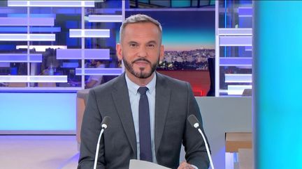 Le JT de 23h de franceinfo du mardi 25 juin, présenté par Jean-Christophe Galeazzi, est consultable en ligne en replay pour voir et revoir ce journal télévisé qui décrypte l'actualité. Retrouvez les dernières infos de la semaine, les grands reportages, les interviews, l'Eurozapping et les explications de la rédaction sur toute l’actualité nationale et internationale. (FRANCEINFO)