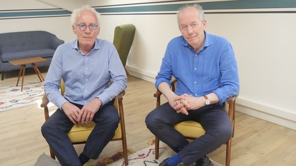 Les cinéastes Jean-Pierre et Luc Dardenne à Cannes, le 25 mai 2021. (LCA / FRANCEINFO CULTURE)