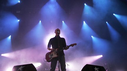 Louise Attaque sur scène au Paléo festival de Nyon en 2006.
 (Fabrice Coffrini / AFP)