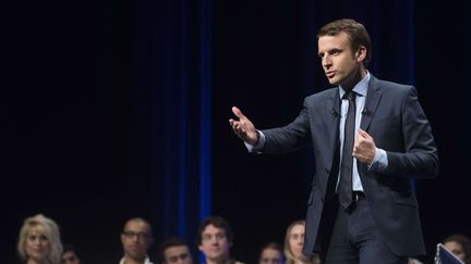 Le candidat à la présidentielle, Emmanuel Macron, le 28 avril 2017 à Angers (Maine-et-Loire). (SEBASTIEN SALOM-GOMIS / SIPA)