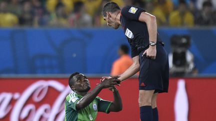 L'arbitre n&eacute;o-z&eacute;landais Peter O'Leary, lors du match de Coupe du monde entre le Nig&eacute;ria et la Bosnie, le 22 juin 2014, &agrave; Cuiaba (Br&eacute;sil). (JUAN BARRETO / AFP)