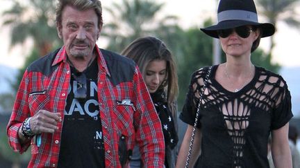 Et qui on a crois&eacute; &agrave; Coachella cette ann&eacute;e? Notre Johnny national et son &eacute;pouse. Plus cow-boy que hippy eux en revanche... (WENN / SIPA)