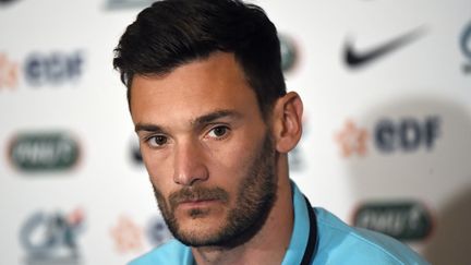 Hugo Lloris, lors d'une conf&eacute;rence de presse &agrave; Tirana (Albanie), le 12 juin 2015. (LOIC VENANCE / AFP)