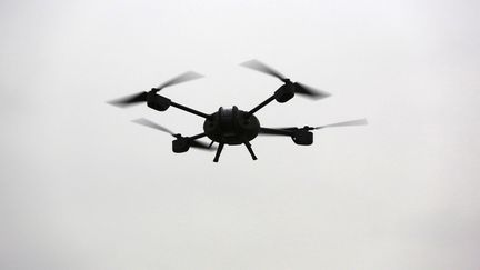 Un drone de la gendarmerie fran&ccedil;aise, &agrave; Saint-Astier (Dordogne), le 6 octobre 2014. (NICOLAS TUCAT / AFP)