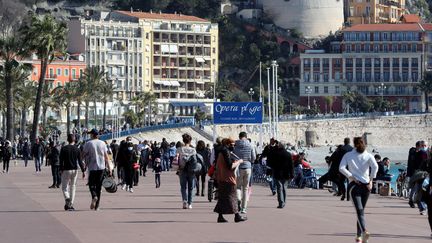 Alpes-Maritimes : le gouvernement étudie les options face à l'envolée des cas de Covid-19