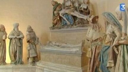 La Chapelle Saint Jacques et les 20 statues : chef d&#039;oeuvre de Louis Ier d&#039;Amboise
 (Culturebox)