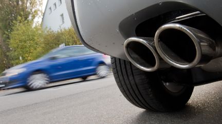 Un rapport du CNRS sur les effets du diesel sur la santé a été enterré en 1997, rapporte "Le Monde", le 30 mars 2016. (JULIAN STRATENSCHULTE / DPA / AFP)