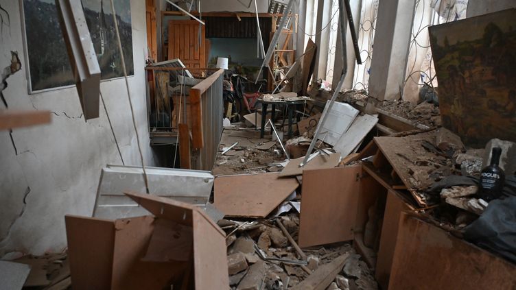 A history museum ravaged by a Russian strike in Kupyansk, eastern Ukraine, on April 25, 2023. (SERGEY BOBOK / AFP)