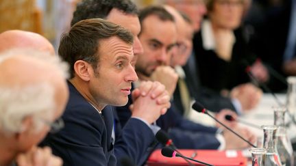 Emmanuel Macron lors d'une réunion à Epernay (Marne), le 14 novembre 2019.&nbsp; (FRANCOIS NASCIMBENI / AFP)