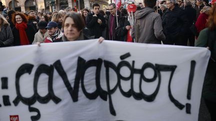 Manifestation devant le si&egrave;ge du Medef, le 27 f&eacute;vrier 2014, &agrave; Paris. (MARTIN BUREAU / AFP)