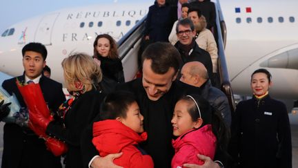 Le président de la République Emmanuel Macron lors de son arrivée à l'aéroport de Pékin (Chine), le 8 juillet 2018. (LUDOVIC MARIN / POOL)