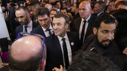 Alexandre Benalla escorte Emmanuel Macron lors du salon de l'Agriculture à Paris, le 24 février 2018. (MICHEL STOUPAK / NURPHOTO / AFP)