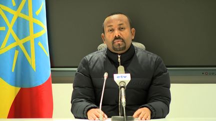 Capture d'image d'une vidéo, le Premier ministre éthiopien Abiy Ahmed ordonne une riposte militaire à une attaque meurtrière contre un camp de l'armée éthiopienne dans le Tigré. Le 4 novembre 2020. ((EBC) / AFP)