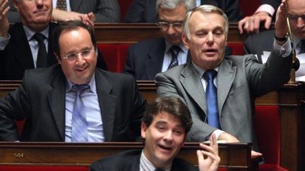 François Hollande, Jean-Marc Ayrault et Arnaud Montebourg, à l'Assemblée nationale, le 4 décembre 2007. (AFP - Patrick Kovarik)