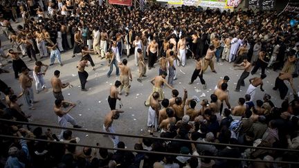 Cette f&ecirc;te, mineure pour les sunnites (principal courant de l'Islam), rev&ecirc;t une importance particuli&egrave;re pour les chiites. (ANJUM NAVEED / AP / SIPA)