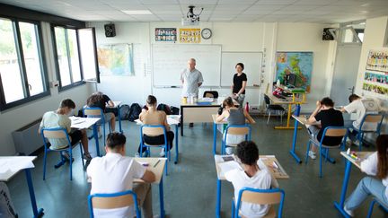 Les élèves de 3e passent le brevet dans un collège de Chalon-sur-Saône (Saône-et Loire), le 26 juin 2023. (EDOUARD ROUSSEL / MAXPPP)