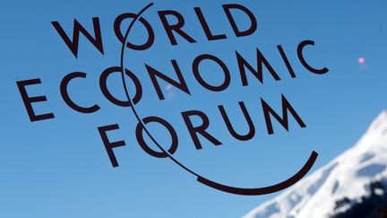 L'indice global de la comp&eacute;titivit&eacute;, cr&eacute;&eacute; en 2004 par le WEF, est &eacute;tabli &agrave; partir d'une centaine d'indicateurs &eacute;conomiques et de sondages r&eacute;alis&eacute;s aupr&egrave;s de 15 000 chefs d'entreprises dans plus de 140 pays. (JOHANNES EISELE / AFP)