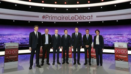  Arnaud Montebourg, Jean-Luc Bennahmias,&nbsp;François de Rugy,&nbsp;Benoît Hamon,Vincent Peillon, Manuel Valls,&nbsp;Sylvia Pinel : les sept candidats de la primaire de la gauche, le 12 janvier 2017 pour le premier de leurs débats télévisés. (PHILIPPE WOJAZER / AFP)