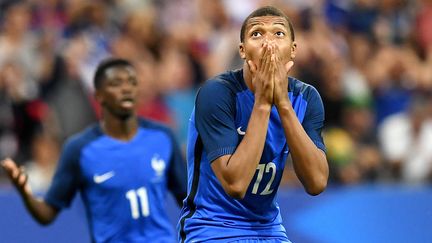 L'attaquant des Bleus Kylian Mbappé lors du match amical France-Angleterre au Stade de France, le 13 juin 2017.&nbsp; (FRANCK FIFE / AFP)